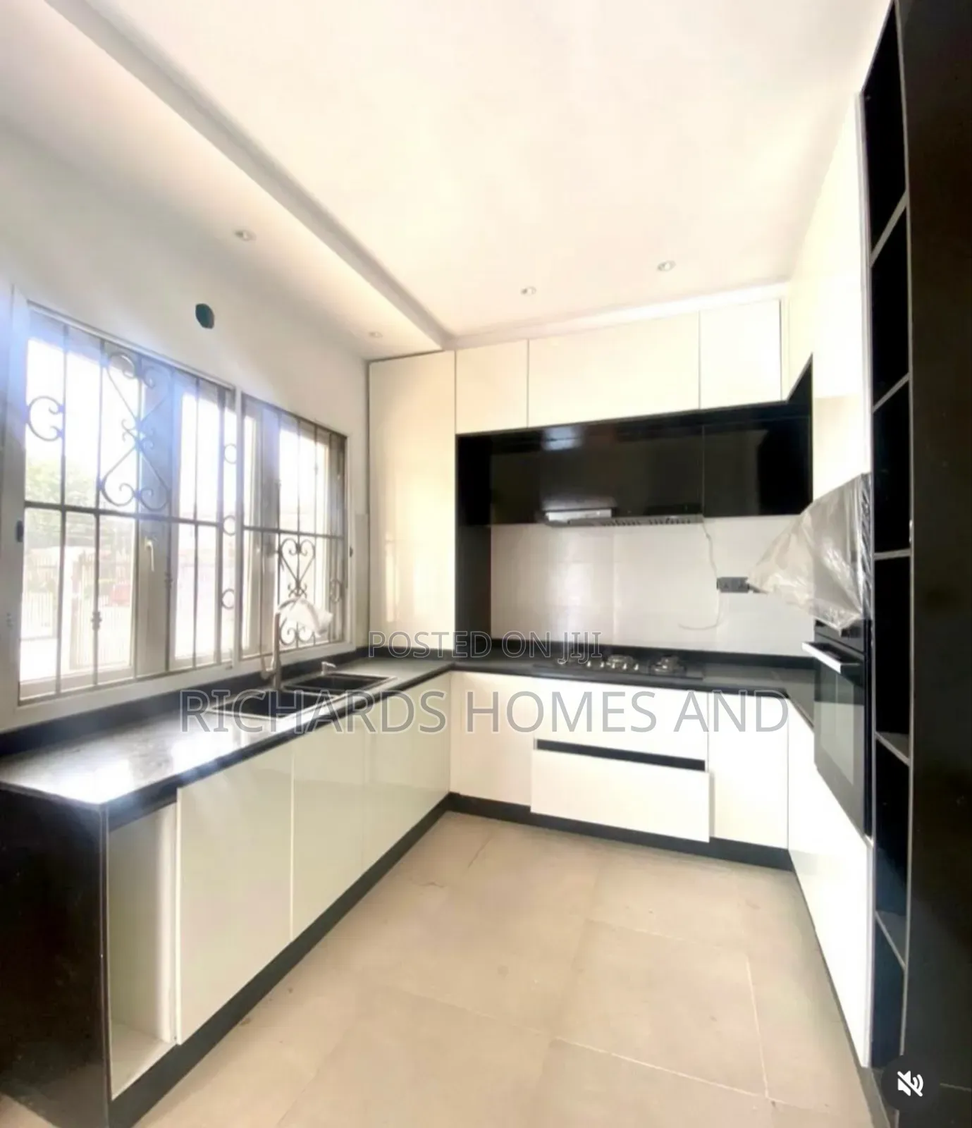 5bdrm Apartment in Victoria Island for sale in Victoria Island