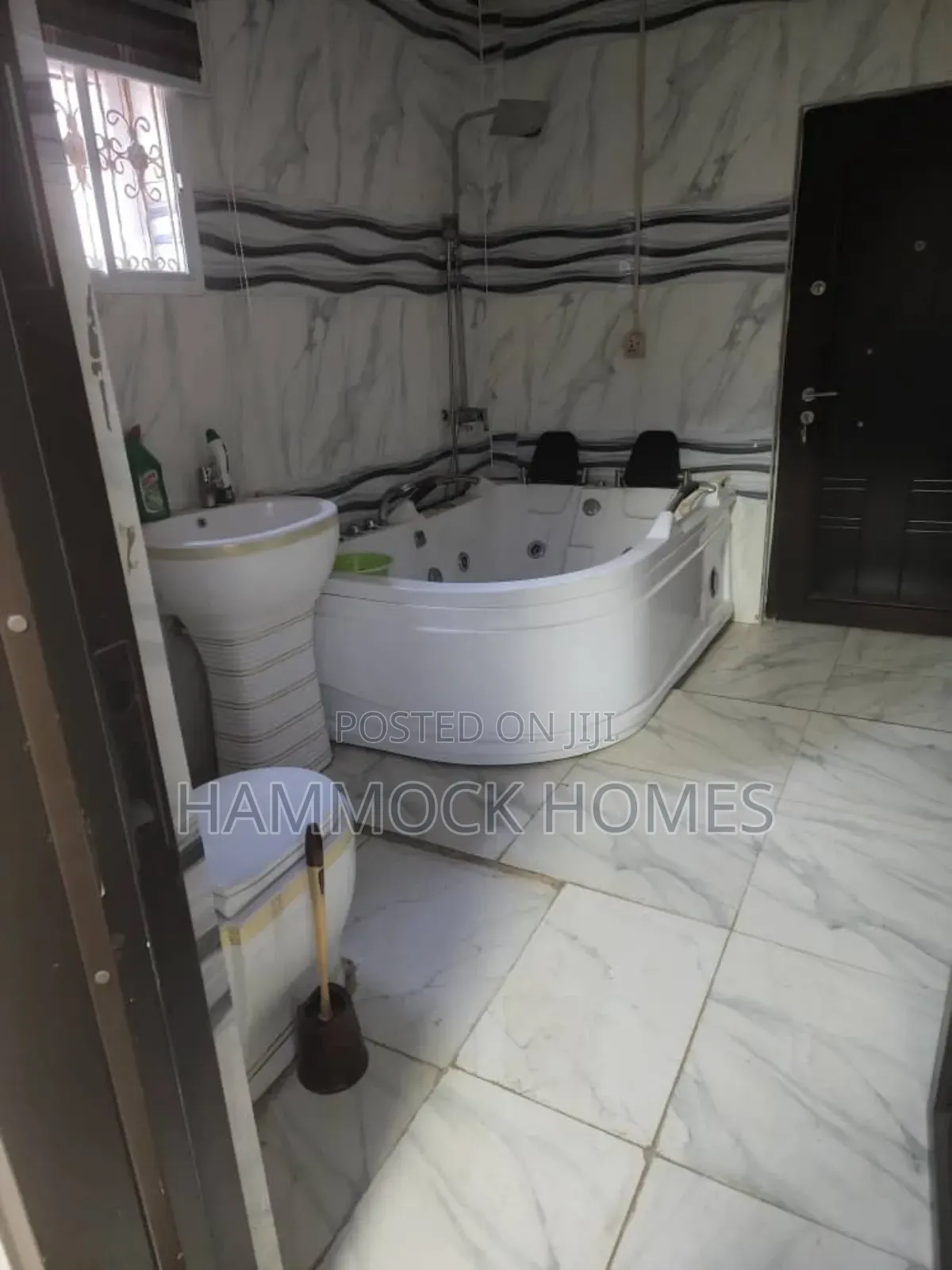 3bdrm Bungalow in Peculiar Estate, Akobo for sale in Akobo
