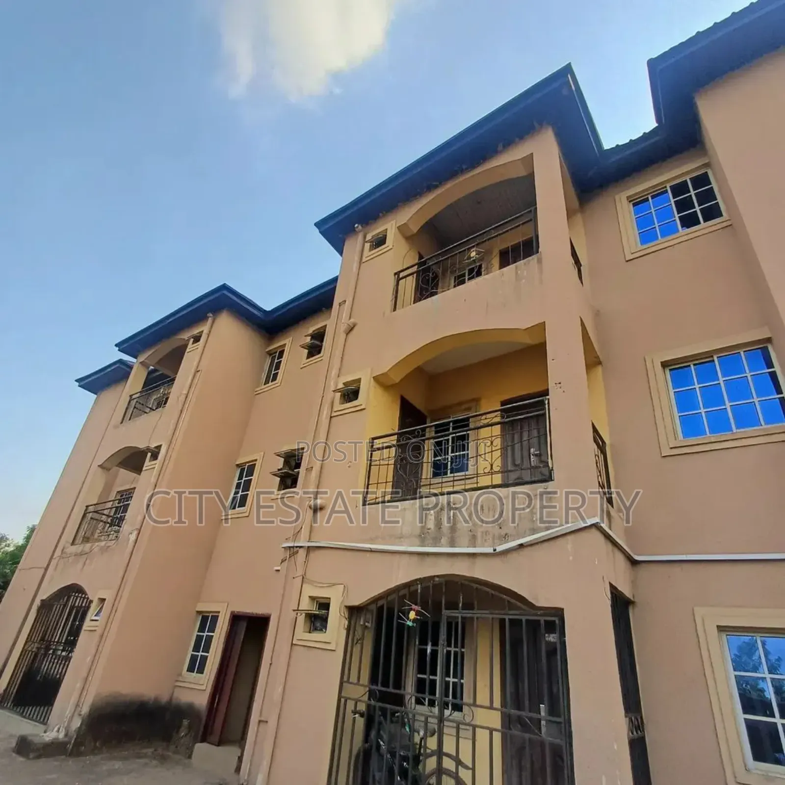 18bdrm Block of Flats in City Estate, Port-Harcourt for sale in Port-Harcourt