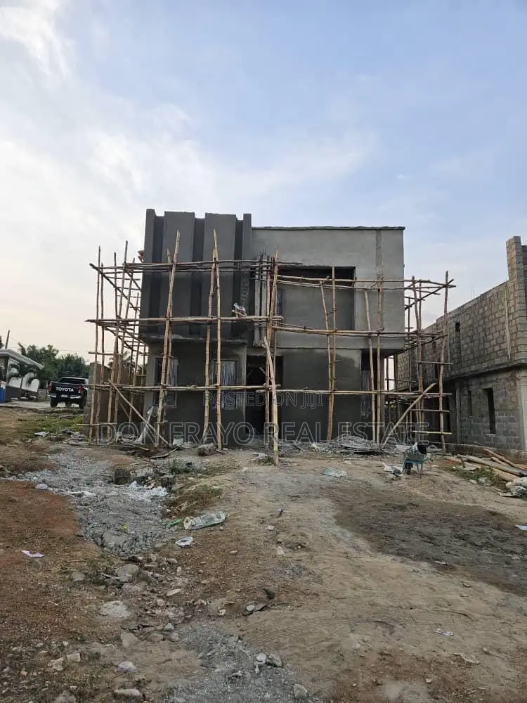 4bdrm Duplex in Jericho Gra for sale in Jericho