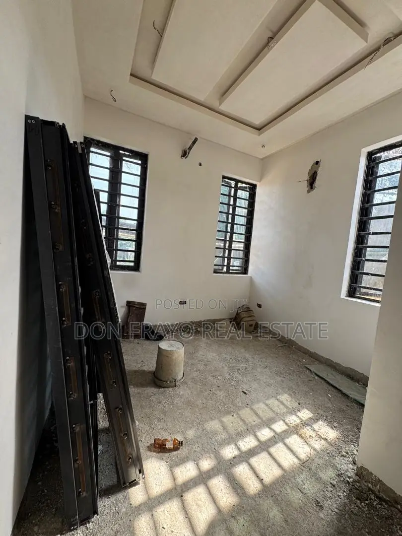 4bdrm Duplex in Jericho Gra for sale in Jericho