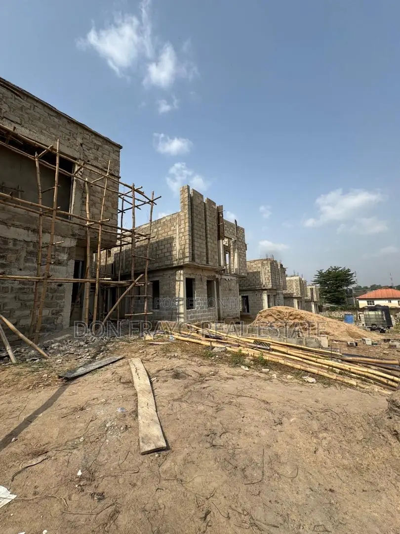 4bdrm Duplex in Jericho Gra for sale in Jericho
