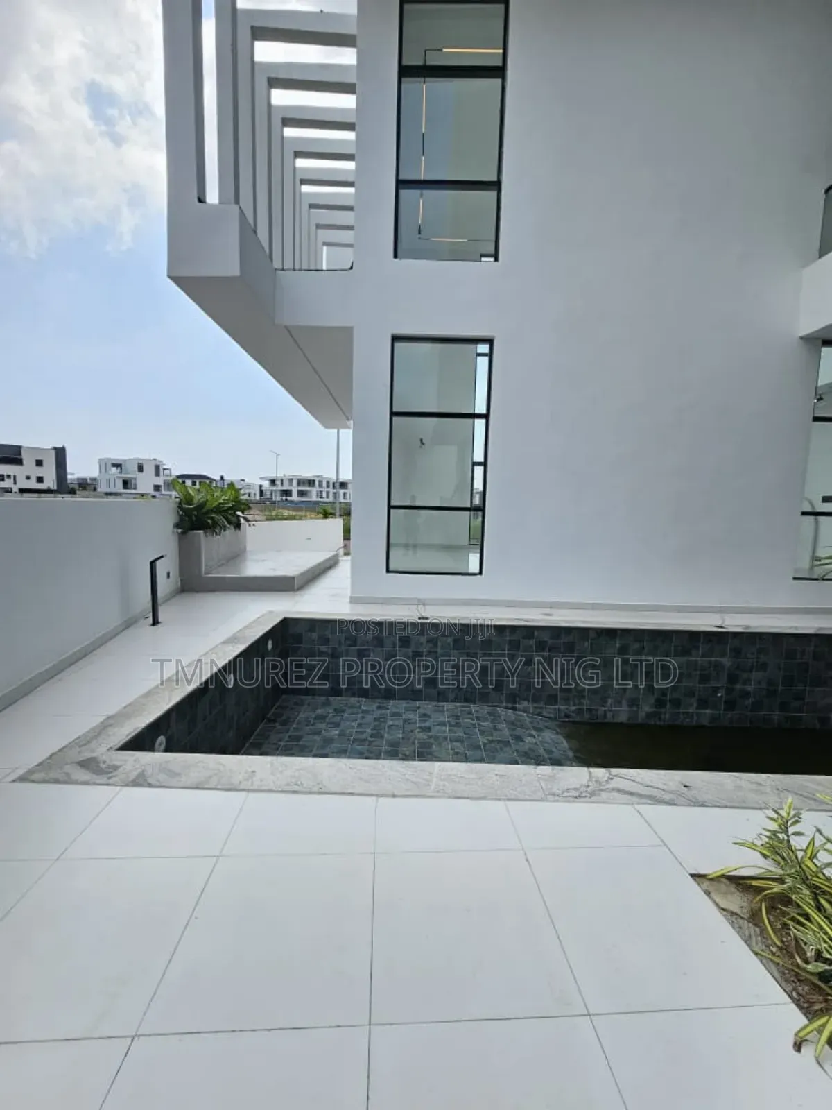 5bdrm Duplex in Osapa London for sale in Osapa london