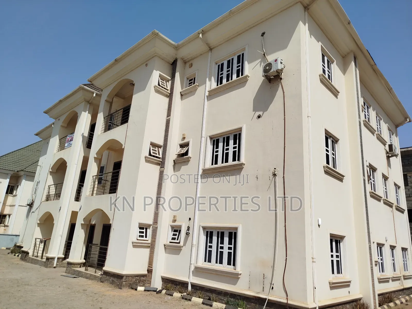 3bdrm Block of Flats in Wuye for sale in Wuye