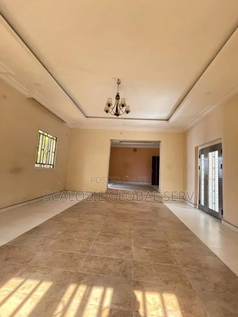 5bdrm Duplex in Off Sars Road, Port for sale in Port-Harcourt