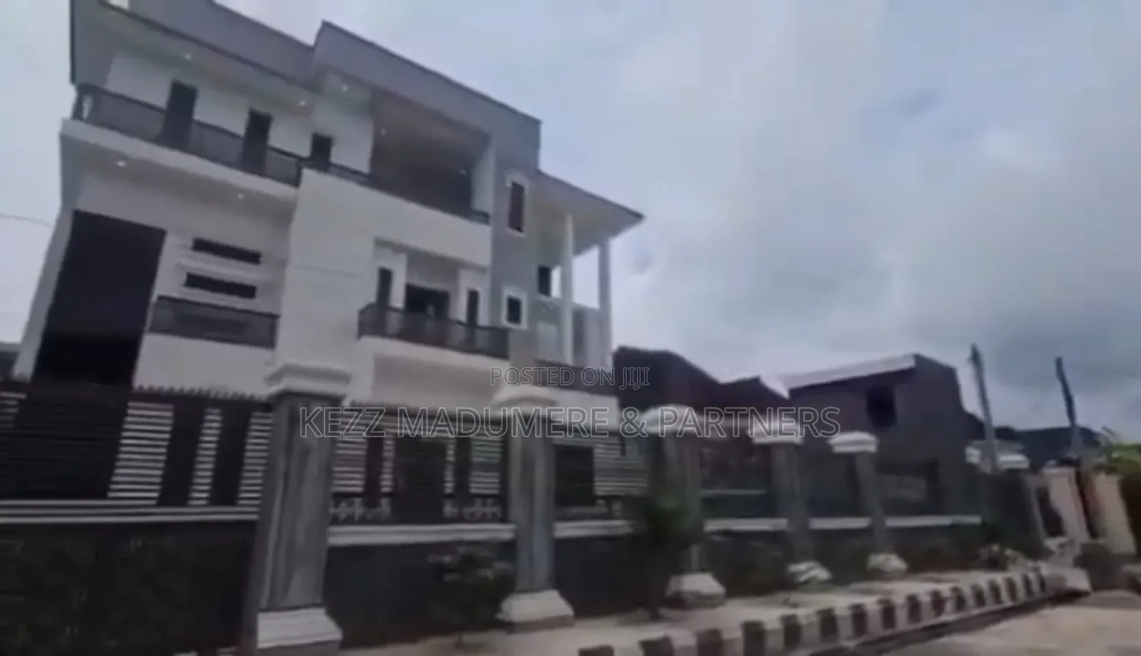 9bdrm Duplex in Udenwa Gardens for sale in Owerri