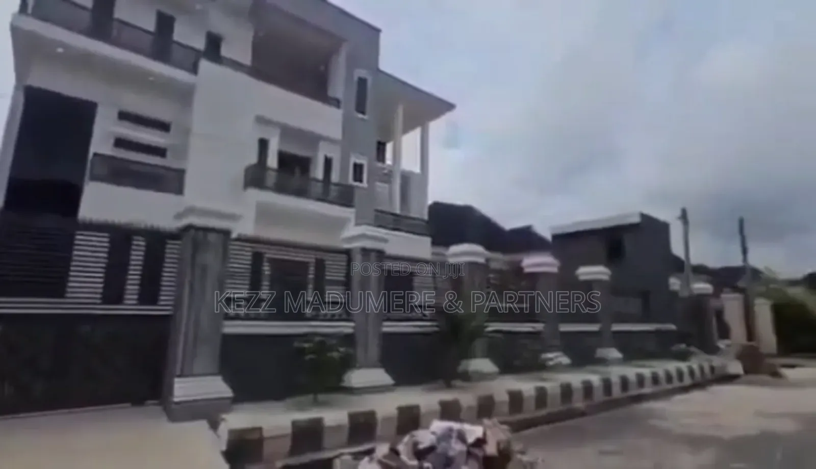 9bdrm Duplex in Udenwa Gardens for sale in Owerri