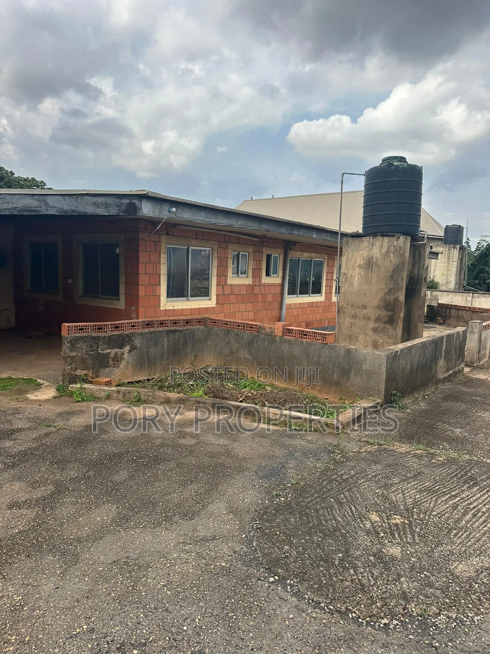 Commercial Defunct Factory for Sale in Alakia