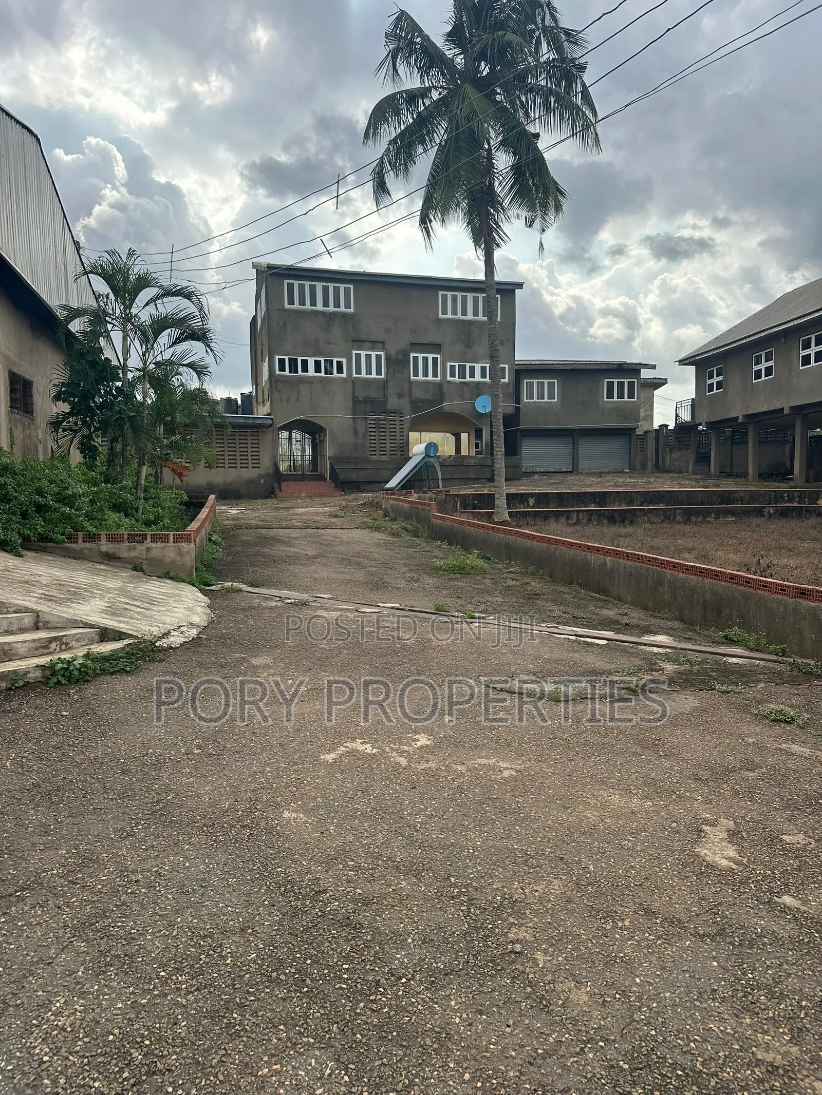 Commercial Defunct Factory for Sale in Alakia
