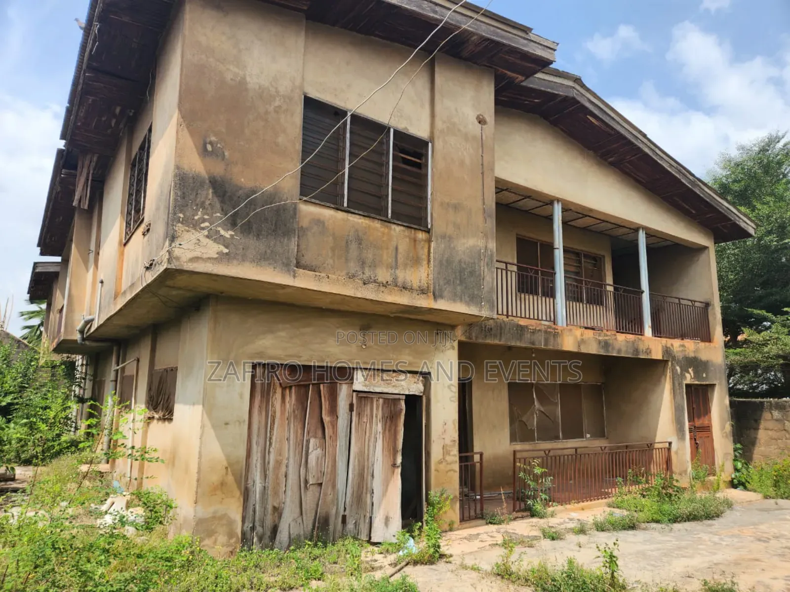 10bdrm Apartment in Near Alakia for sale in Ibadan