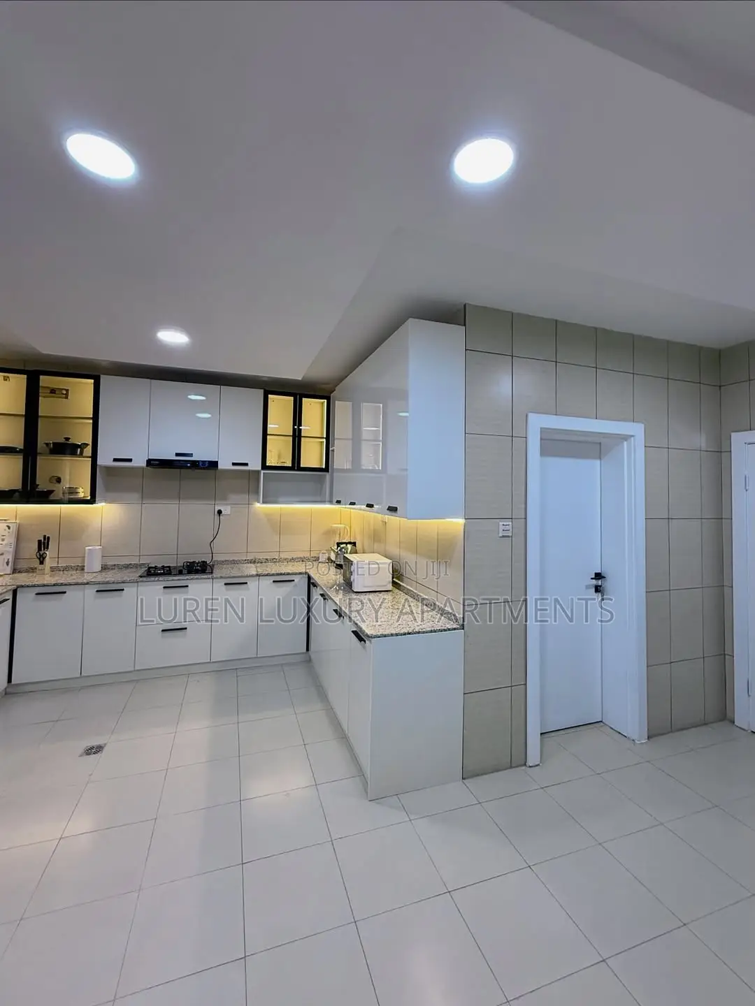 Luxury 2 Bedroom White-Themed Apartment +Pool Gym in Mabushi