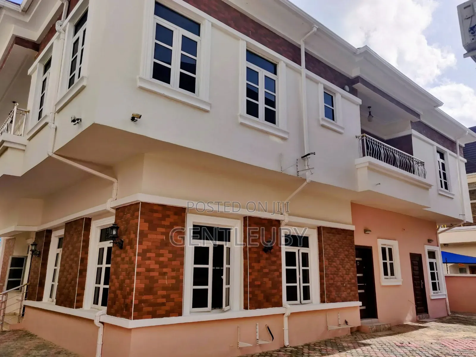 5bdrm Apartment in Ikota, Lekki Phase 2 for rent in Lekki Phase 2