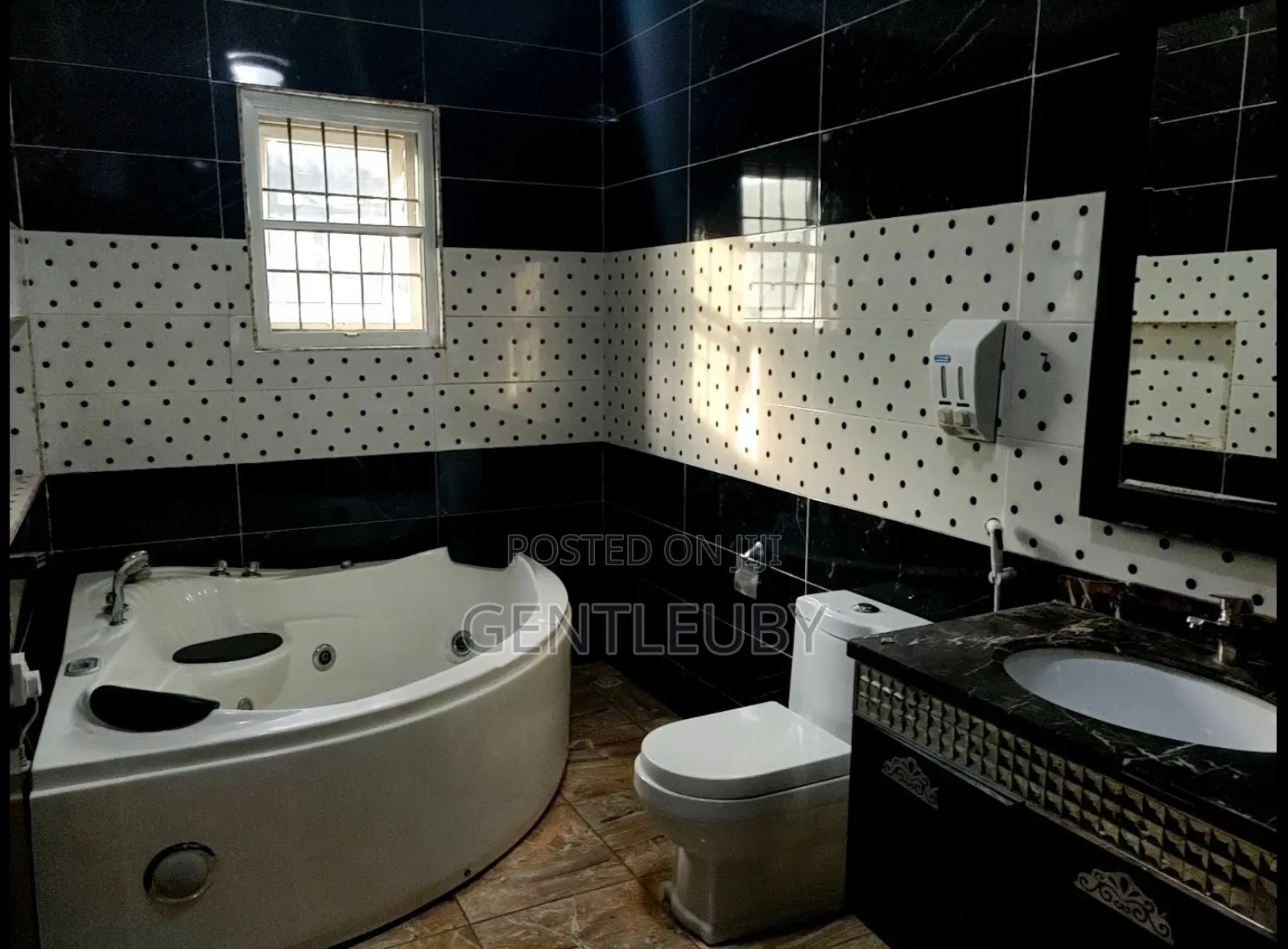 5bdrm Apartment in Ikota, Lekki Phase 2 for rent in Lekki Phase 2