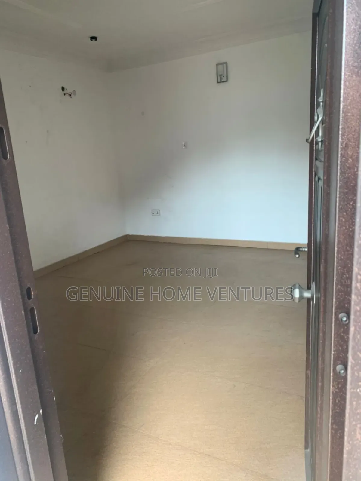 5 Bedroom Commercial Duplex to Let in Lekki in Lekki Phase 1