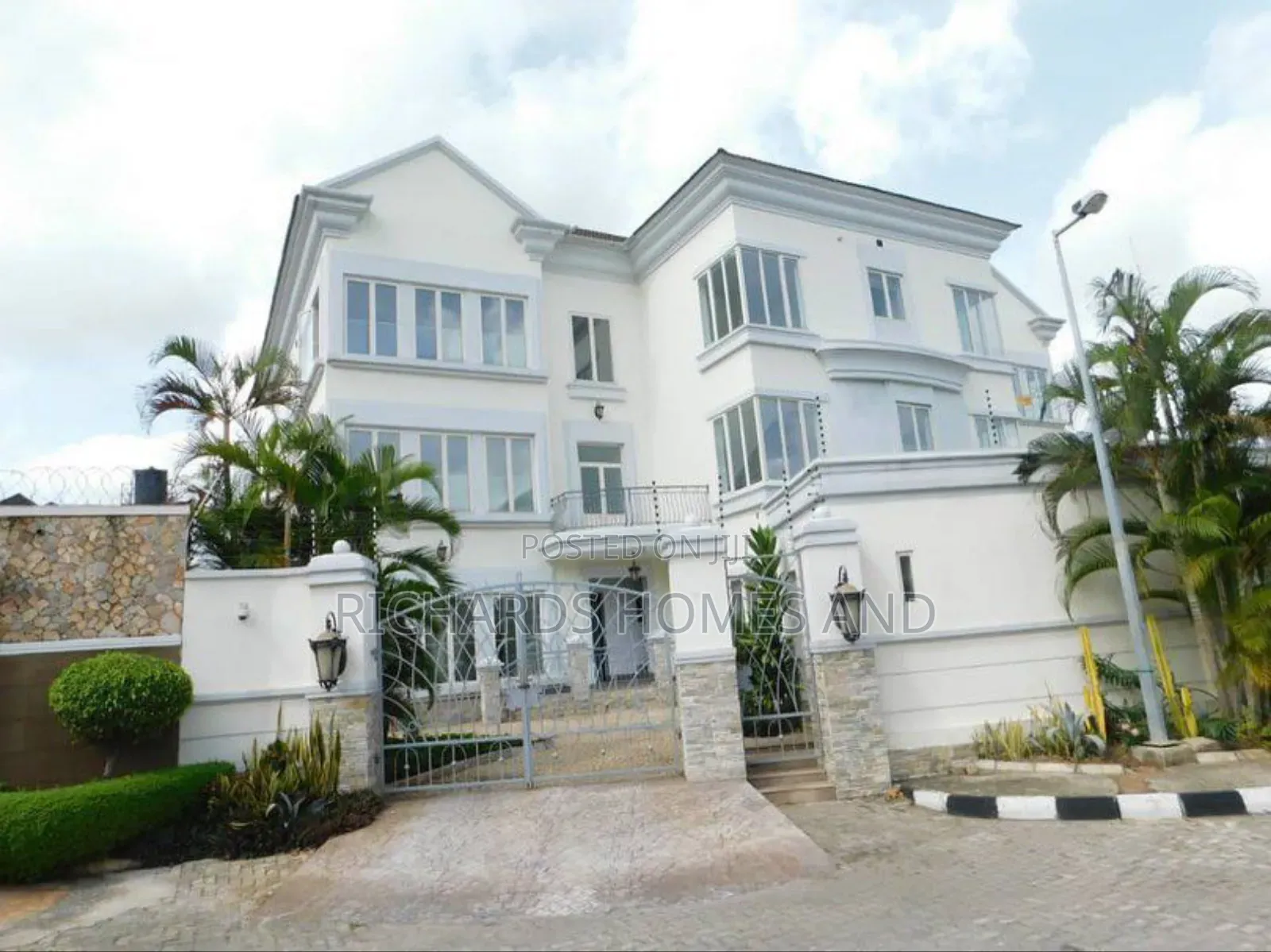 3bdrm Apartment in Banana Island for rent in Banana Island