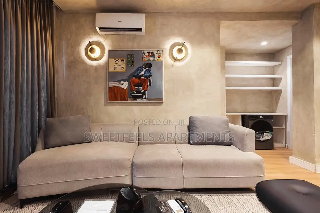 Luxurious 2 Bedroom With Balcony, Smart Tvs, Bluetooth Speaker in Ikate