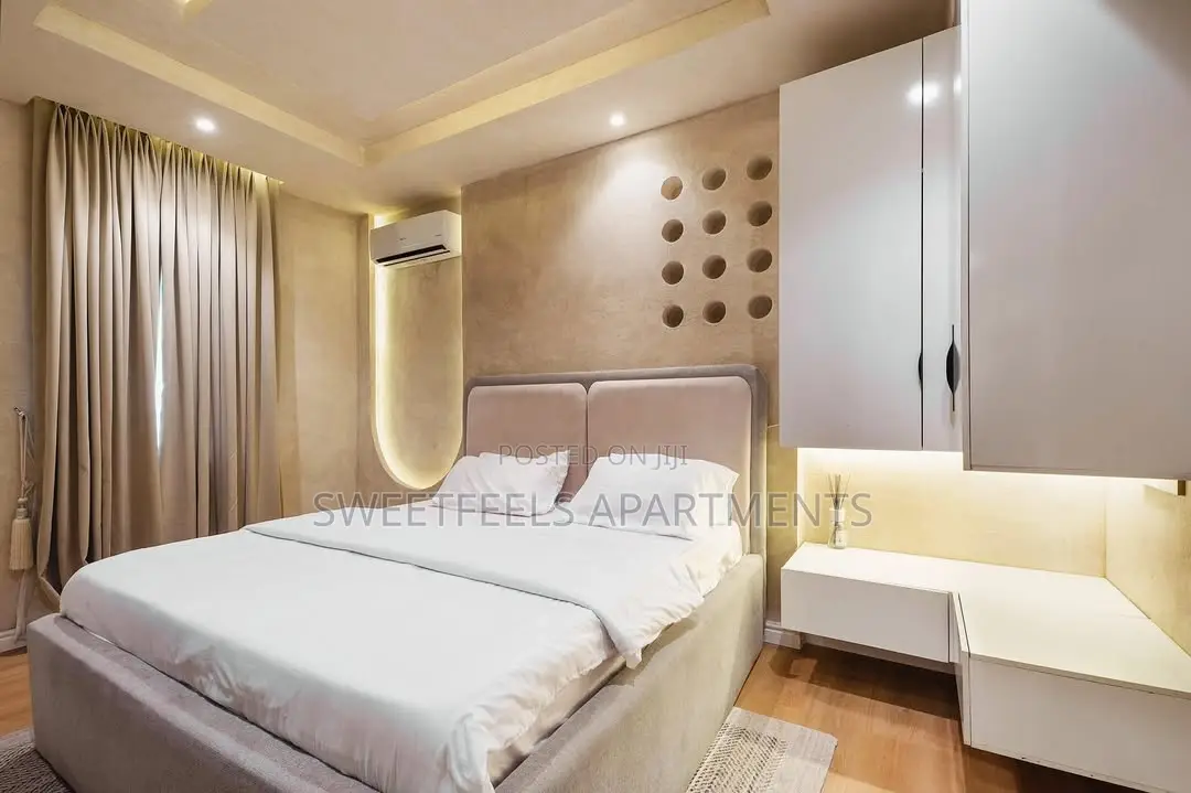 Luxurious 2 Bedroom With Balcony, Smart Tvs, Bluetooth Speaker in Ikate