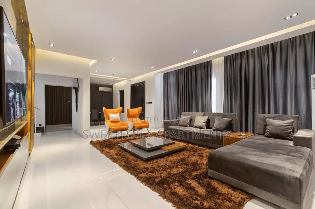 Spacious Lovely 4 Bedroom Self Compound in Lekki Phase 1
