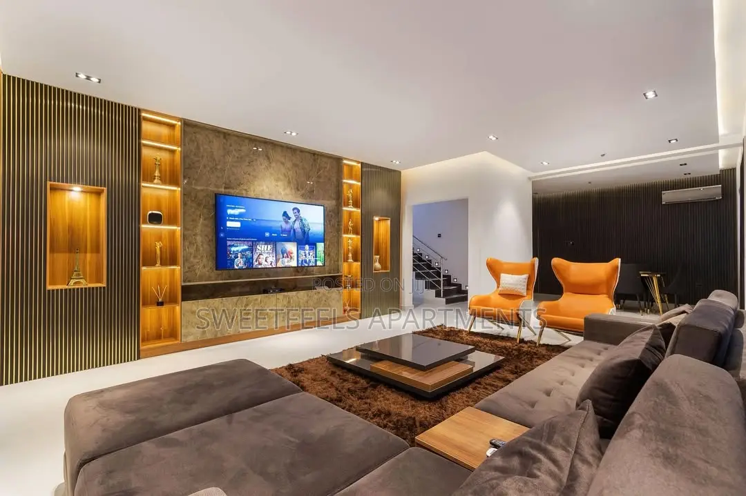Spacious Lovely 4 Bedroom Self Compound in Lekki Phase 1