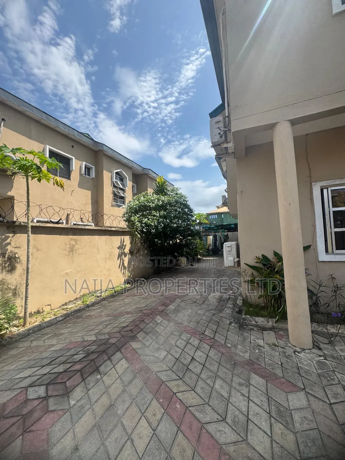 4bdrm Duplex in Lekki Phase 1 for sale in Lekki Phase 1