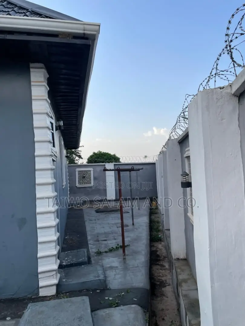3bdrm Bungalow in Akobo for sale in Akobo