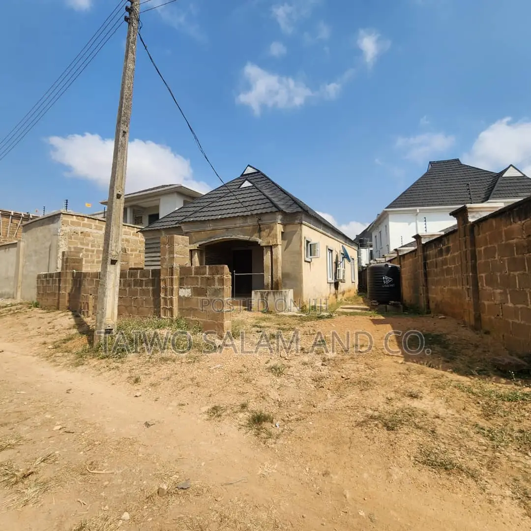3bdrm Bungalow in Akala Express for sale in Akala Express