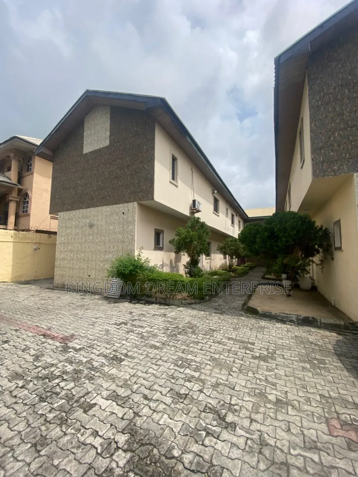 3bdrm Maisonette in Lekki Phase 1 for sale in Lekki Phase 1