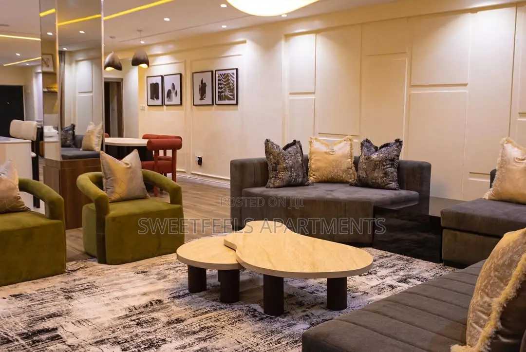 Beautiful 2 Bedroom With a Waterfront View, Cinema and Bathtub in Lekki Phase 1