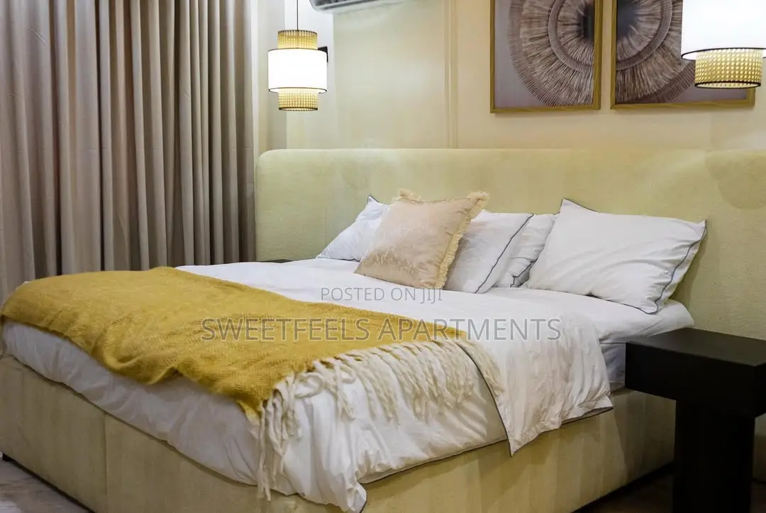 Beautiful 2 Bedroom With a Waterfront View, Cinema and Bathtub in Lekki Phase 1
