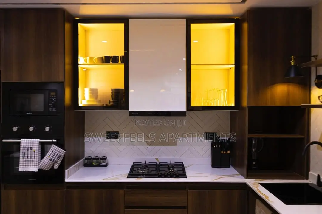 Beautiful 2 Bedroom With a Waterfront View, Cinema and Bathtub in Lekki Phase 1