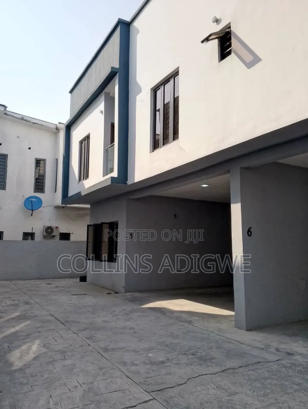 4bdrm Duplex in Orchid Road, Chevron for sale in Chevron