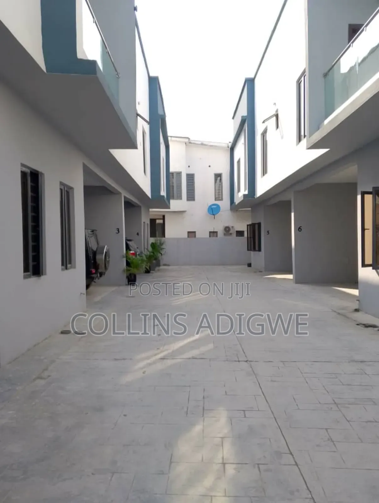 4bdrm Duplex in Orchid Road, Chevron for sale in Chevron