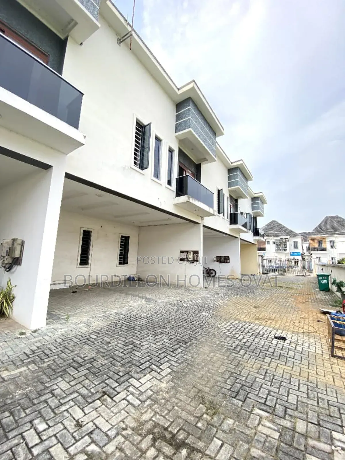 4bdrm Duplex in Ikota Villa Estate for rent in Lekki