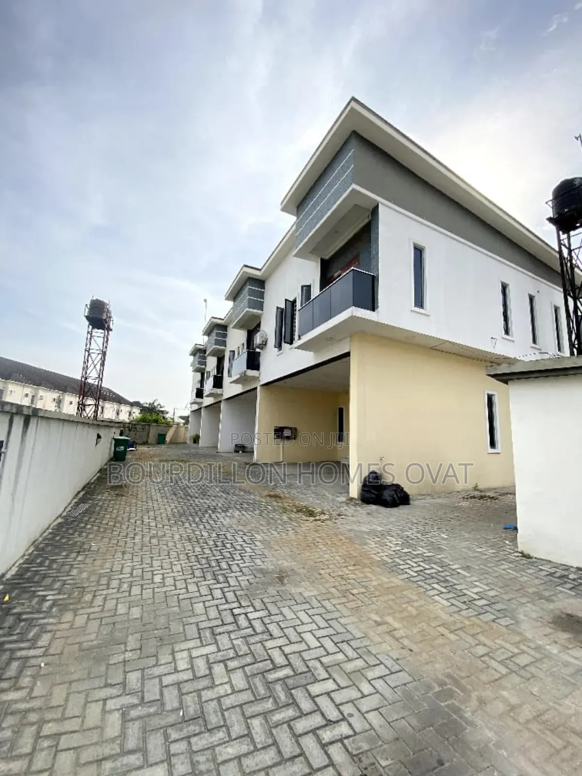 4bdrm Duplex in Ikota Villa Estate for rent in Lekki