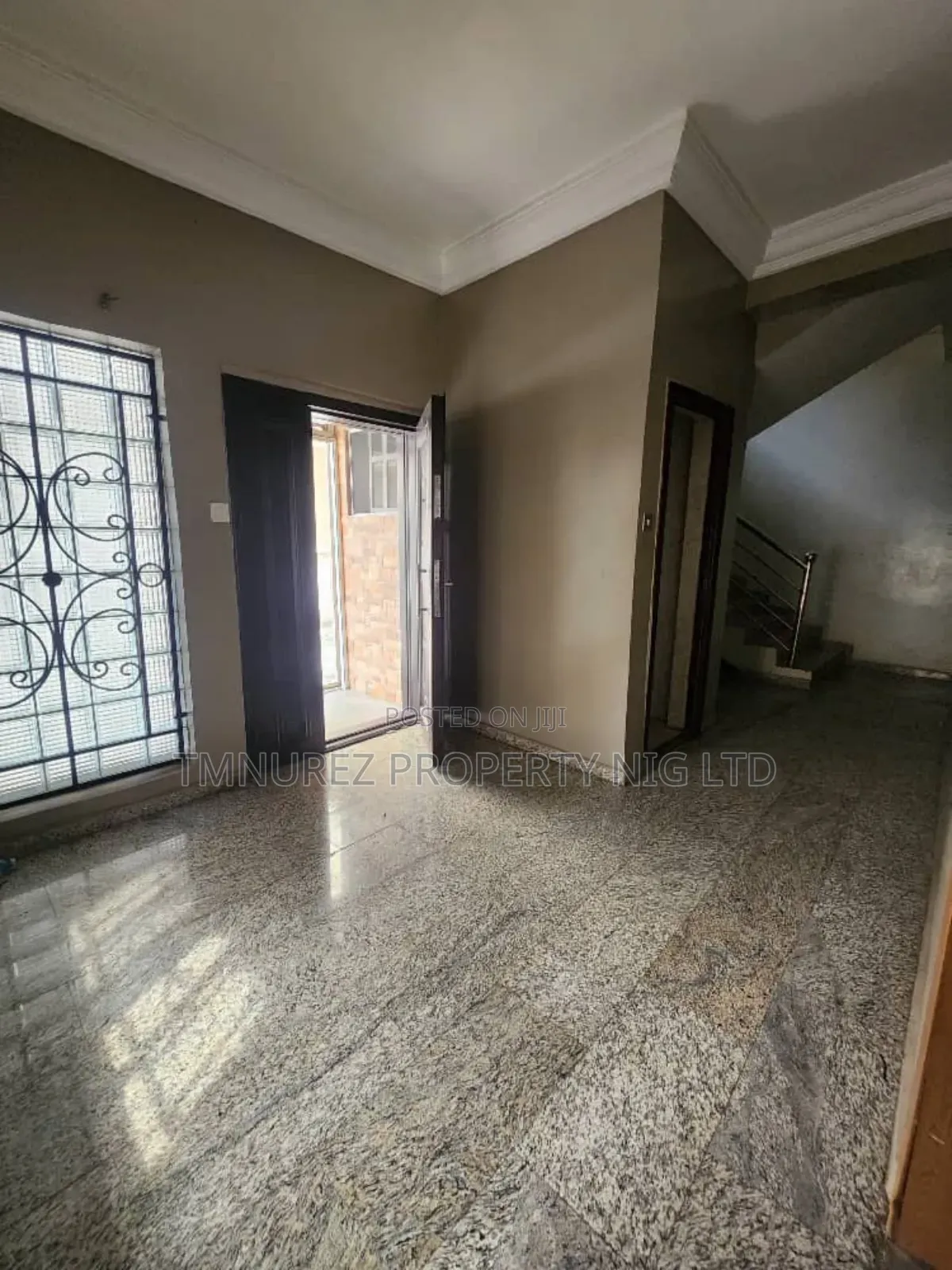 5bdrm Duplex in Chevron for rent in Chevron