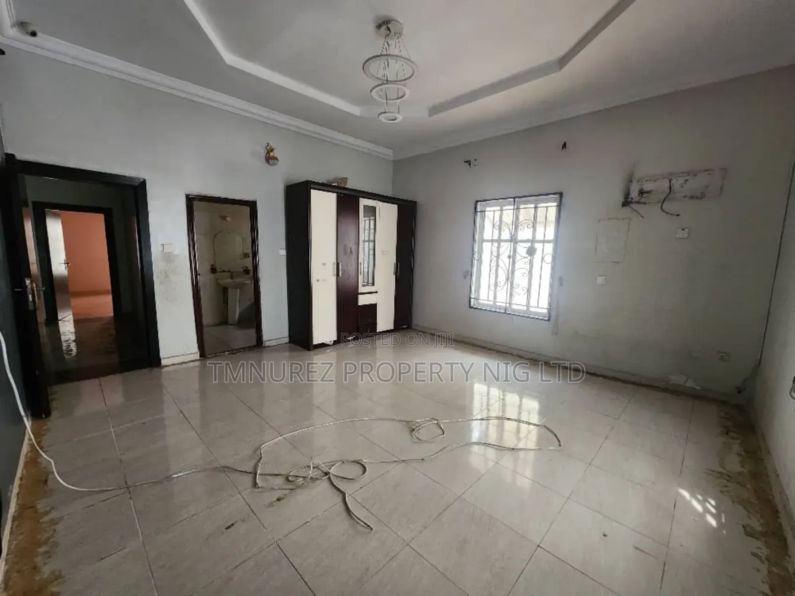 5bdrm Duplex in Chevron for rent in Chevron