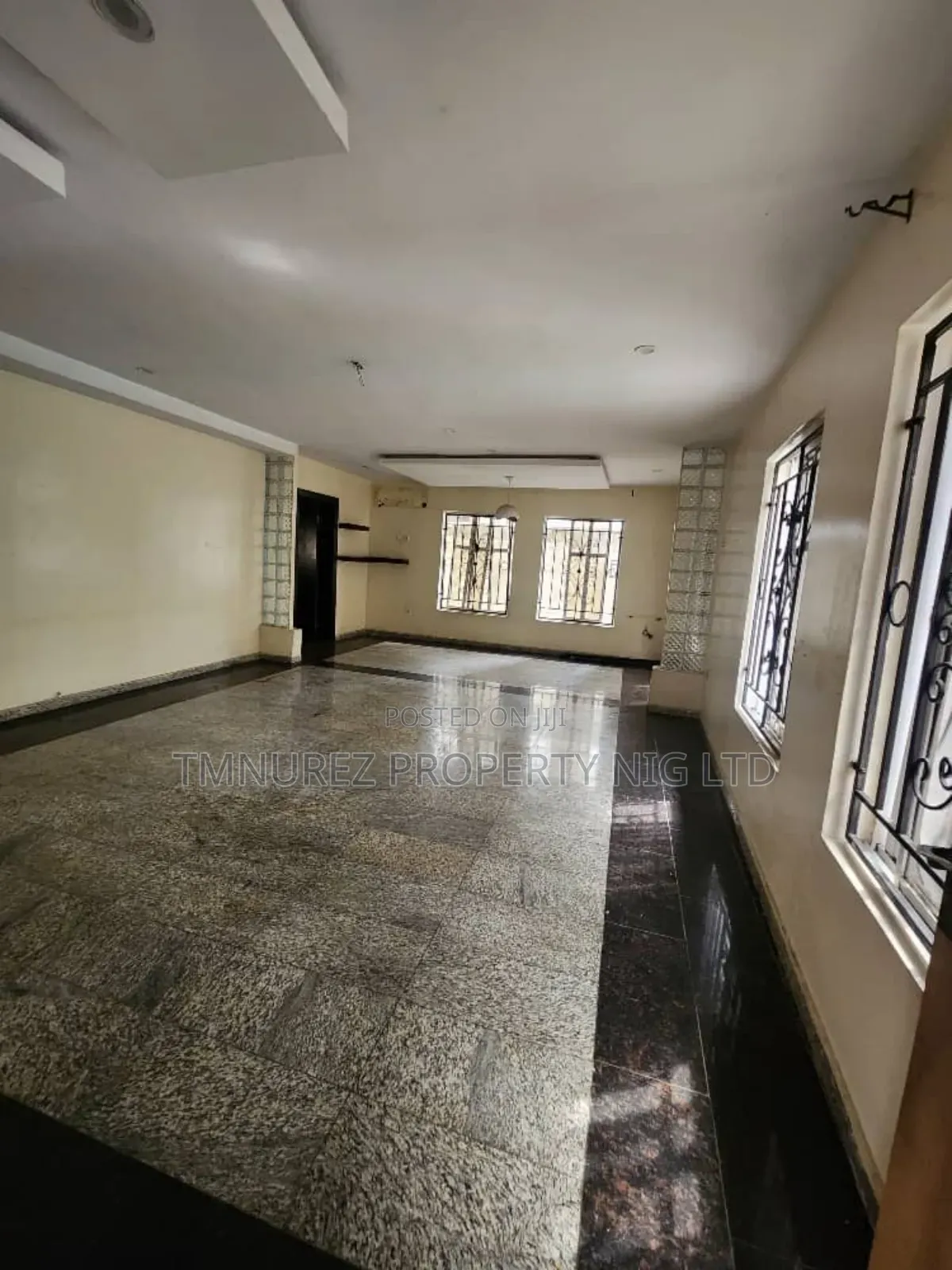 5bdrm Duplex in Chevron for rent in Chevron