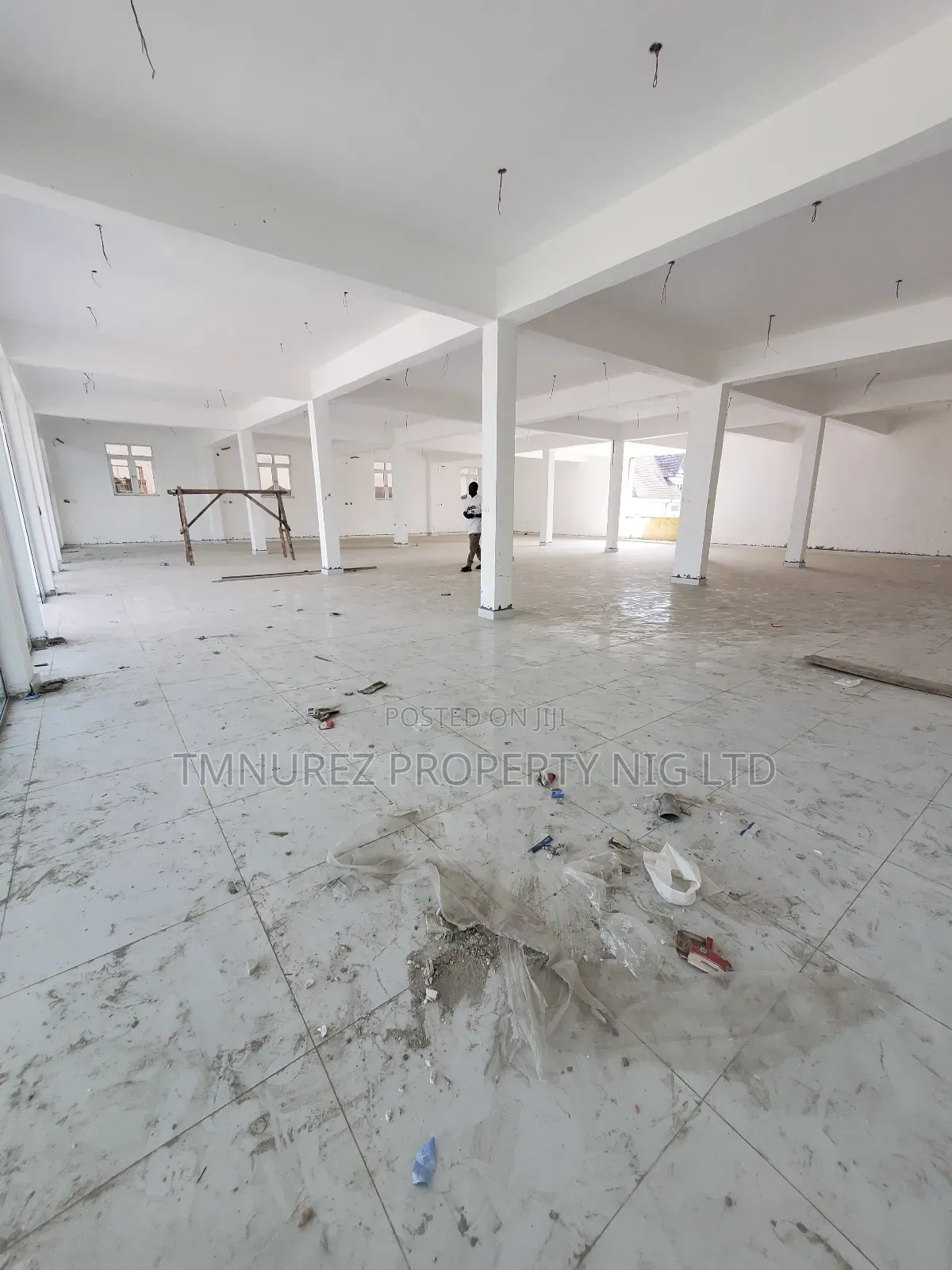 Showroom for Rent in a Very Good Location in Chevron