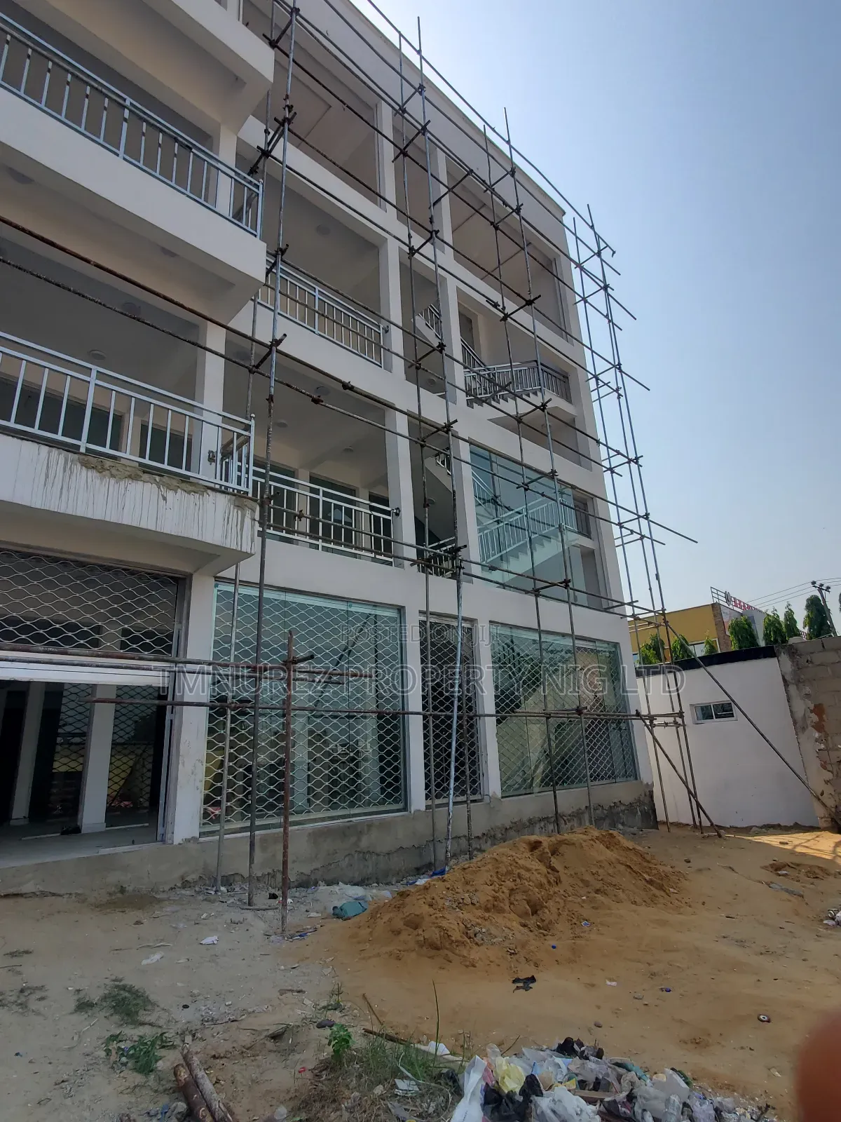 Showroom for Rent in a Very Good Location in Chevron
