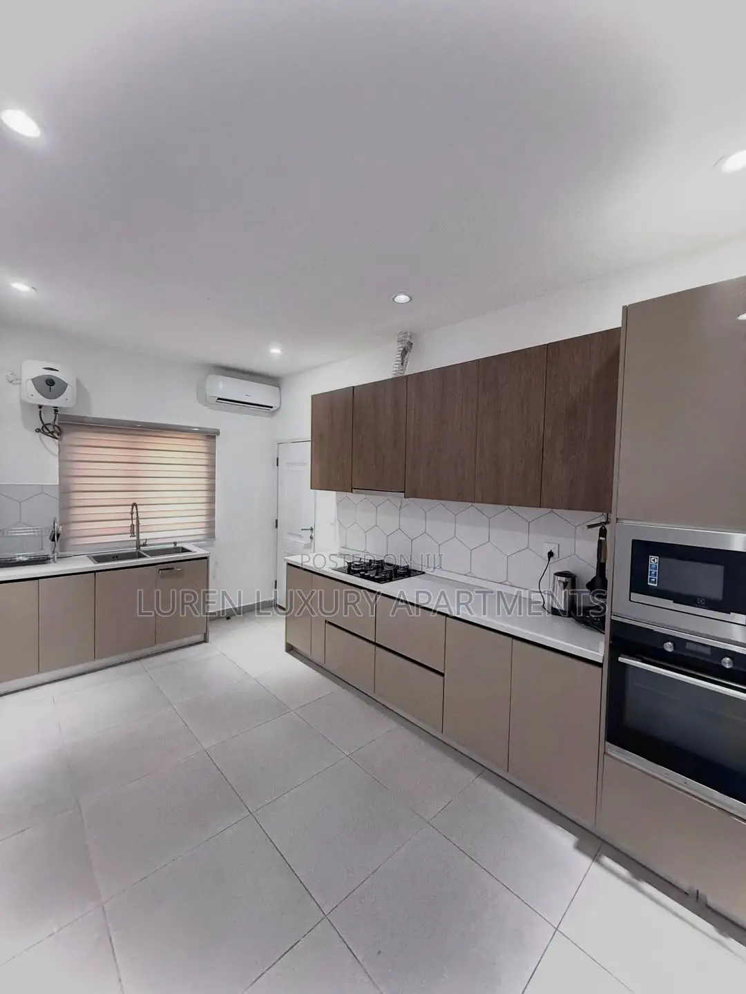 Luxury 3 Bedroom Lake-View Apartment + Swimming Pool Gym in Jabi