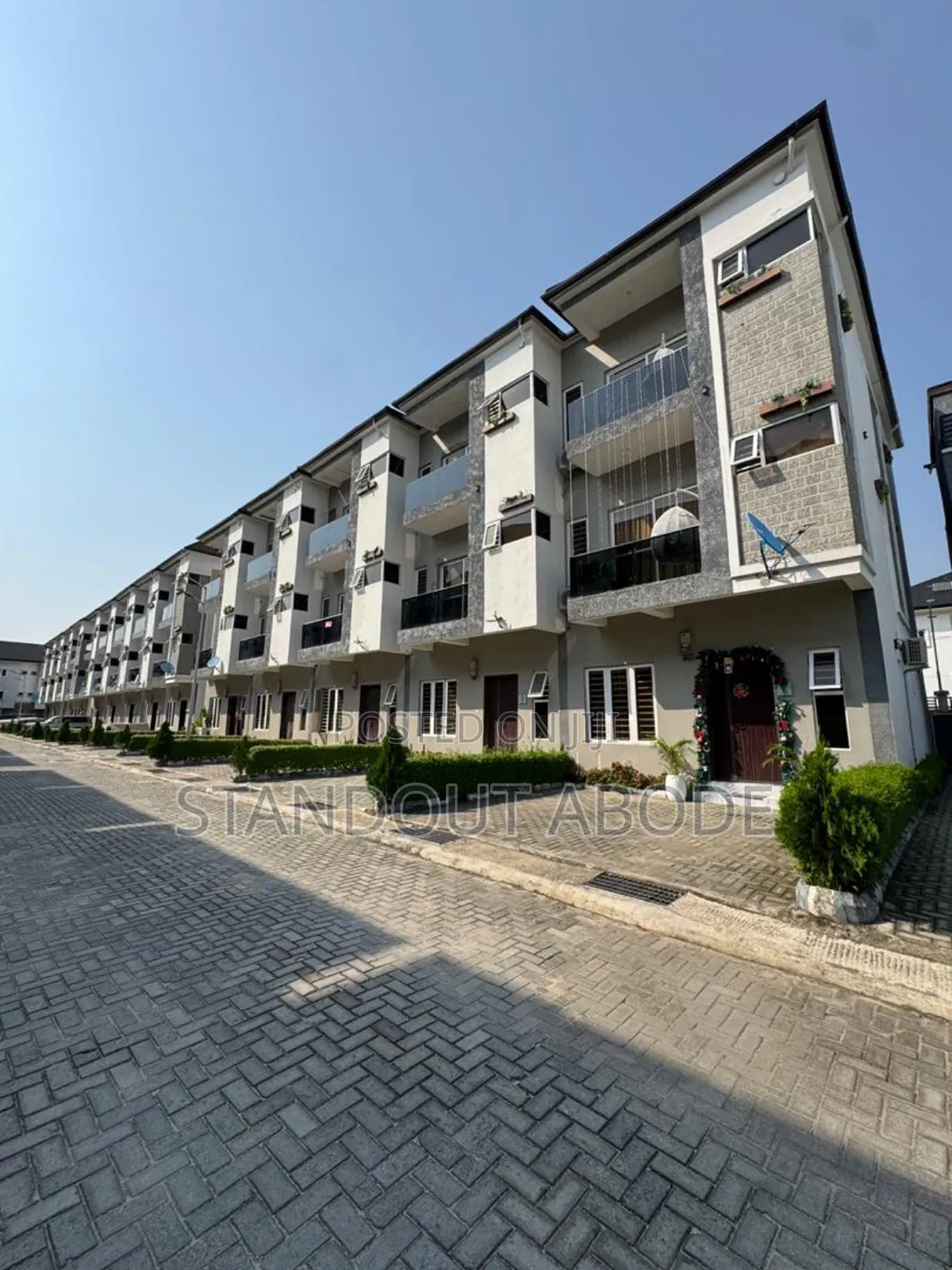 4bdrm Duplex in In An Estate, Ikate for sale in Ikate