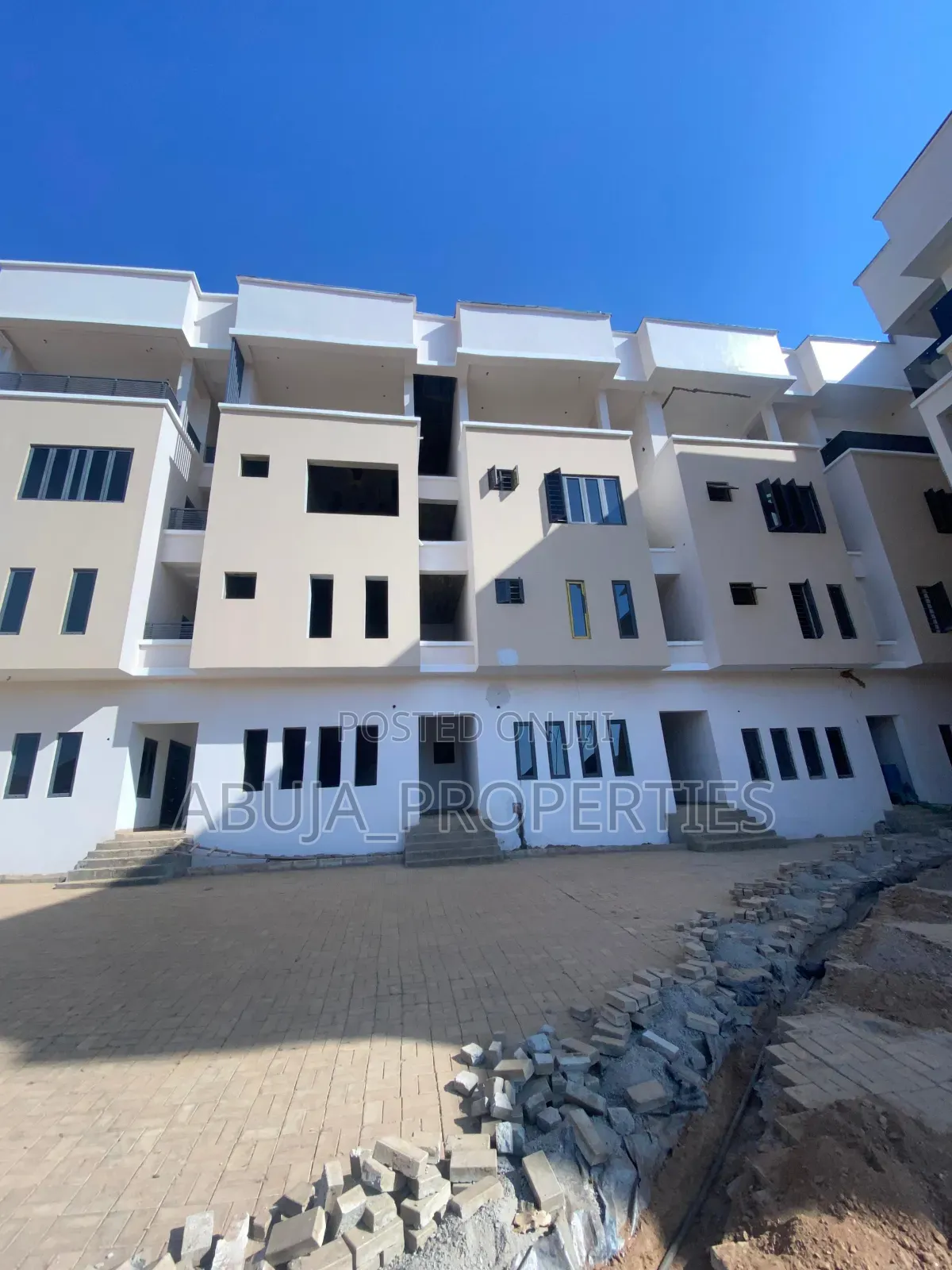 5bdrm Duplex in In A Mini Estate, Guzape District for sale in Guzape District