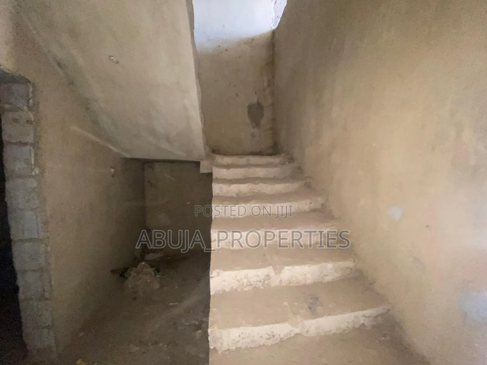 5bdrm Duplex in In A Mini Estate, Guzape District for sale in Guzape District