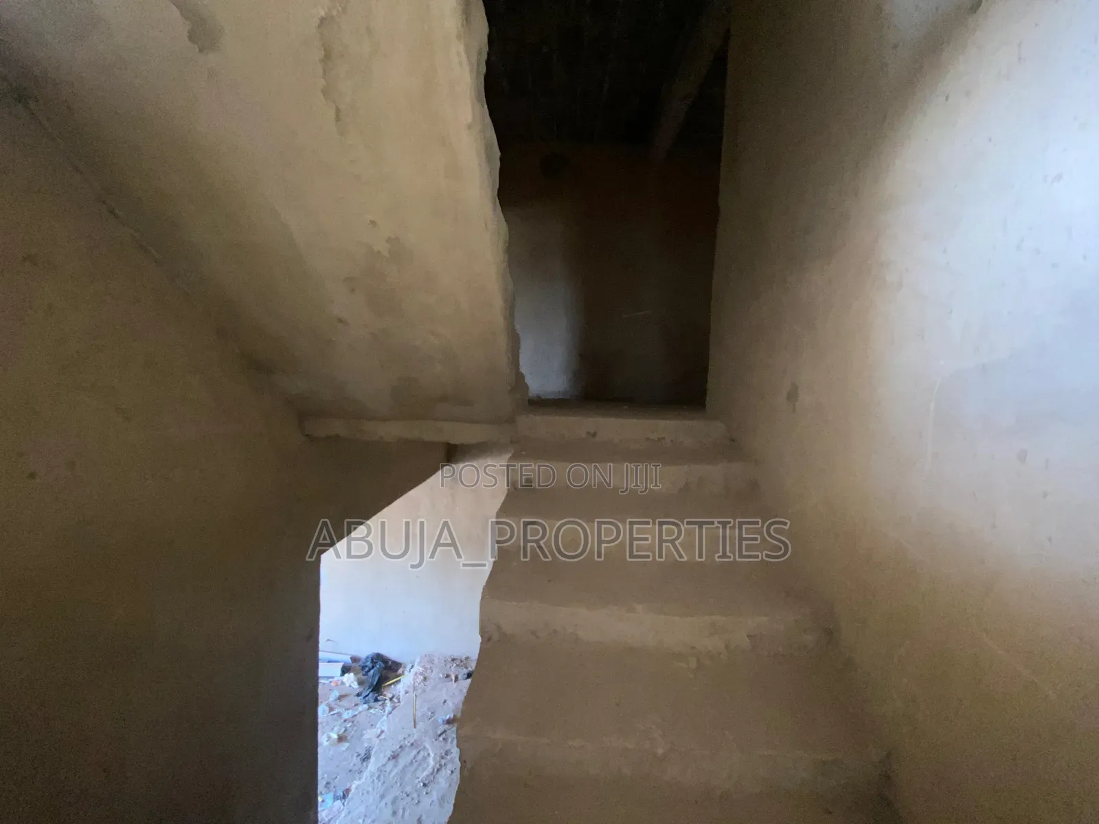 5bdrm Duplex in In A Mini Estate, Guzape District for sale in Guzape District