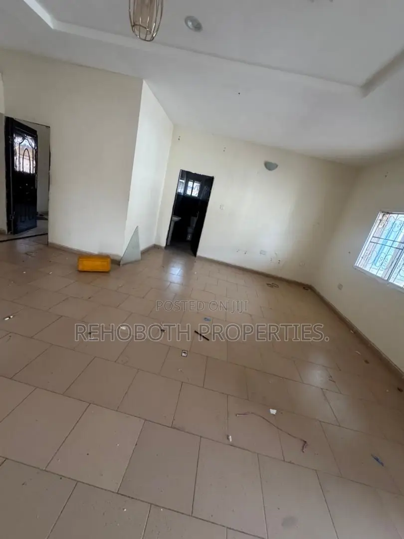 3bdrm Apartment in Ayilara, Oluyole Estate for rent in Oluyole Estate