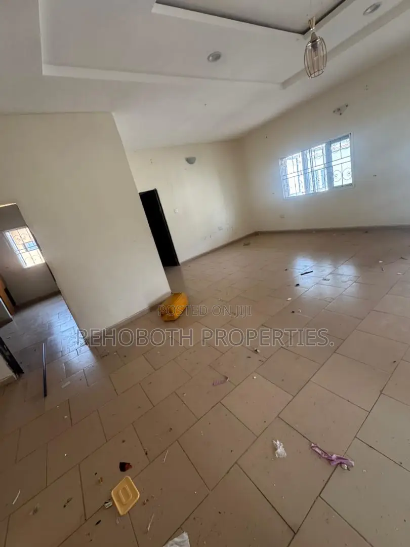 3bdrm Apartment in Ayilara, Oluyole Estate for rent in Oluyole Estate