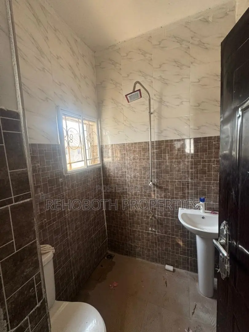 3bdrm Apartment in Ayilara, Oluyole Estate for rent in Oluyole Estate