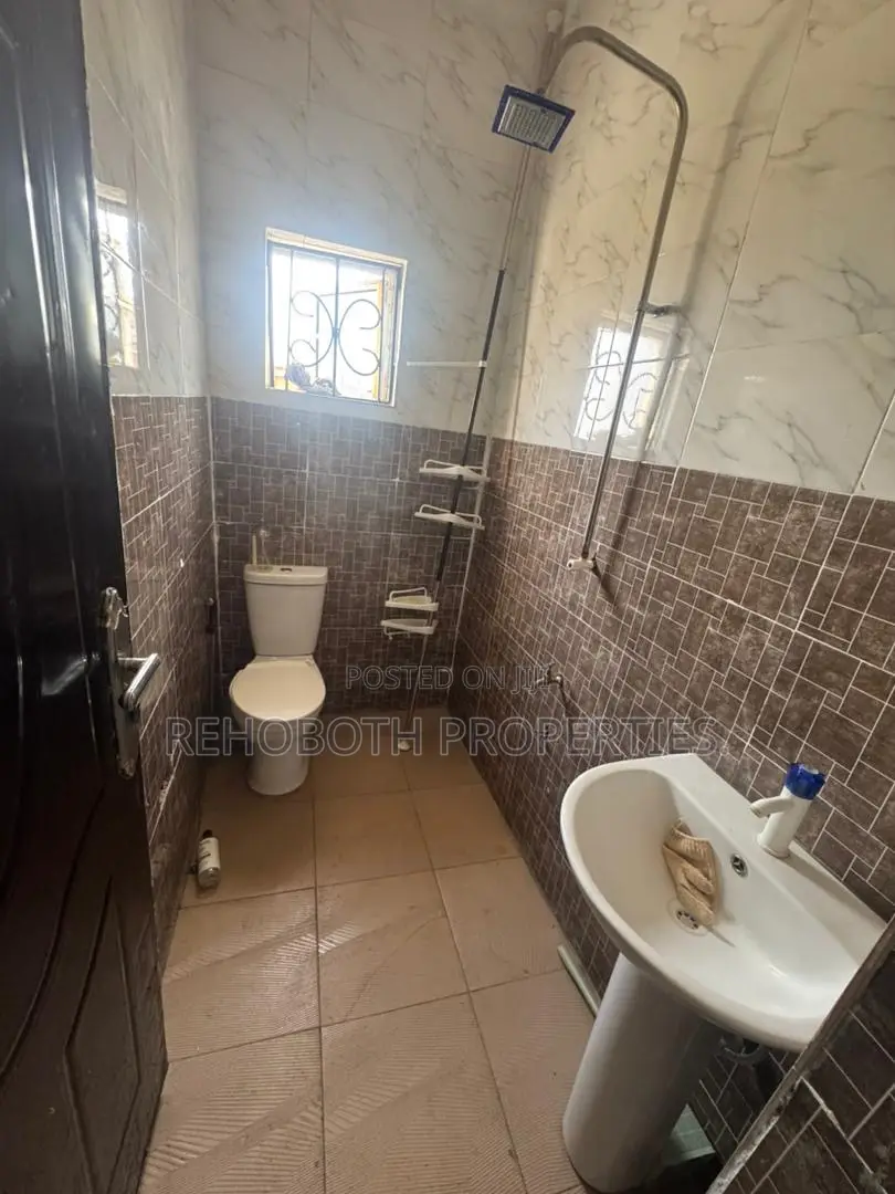3bdrm Apartment in Ayilara, Oluyole Estate for rent in Oluyole Estate