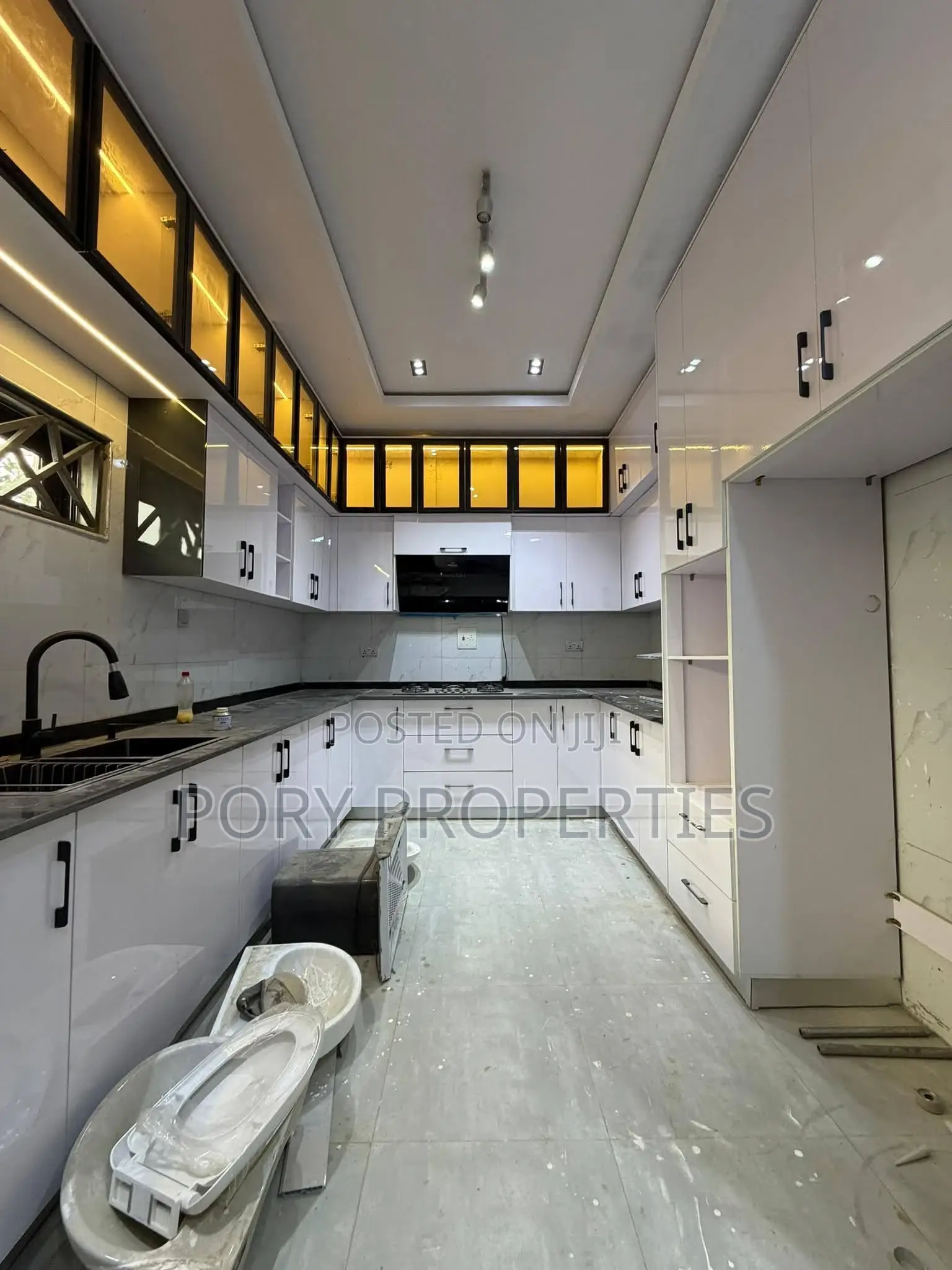 Furnished 4bdrm Duplex in Alalubosa for sale in Alalubosa