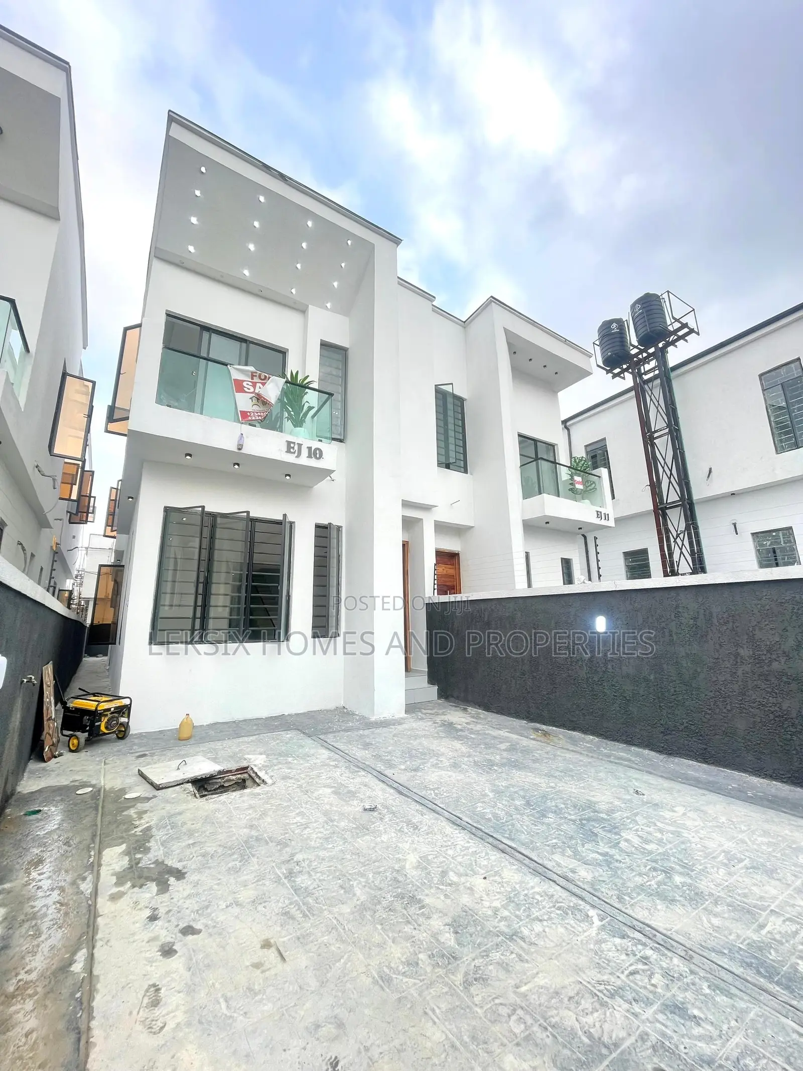 4bdrm Duplex in Ikota Gra for sale in Ikota